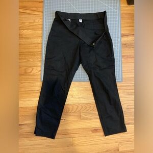 Old Navy Black Elastic Waist Cropped Pants (Size 12)